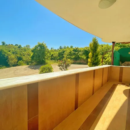 Lustra Garden ترابزون